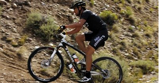 Crowds flock to ride with Lance Armstrong